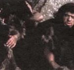 Сцена из фильма "Борьба за огонь", представляющая группу охотников Homo erectus.
